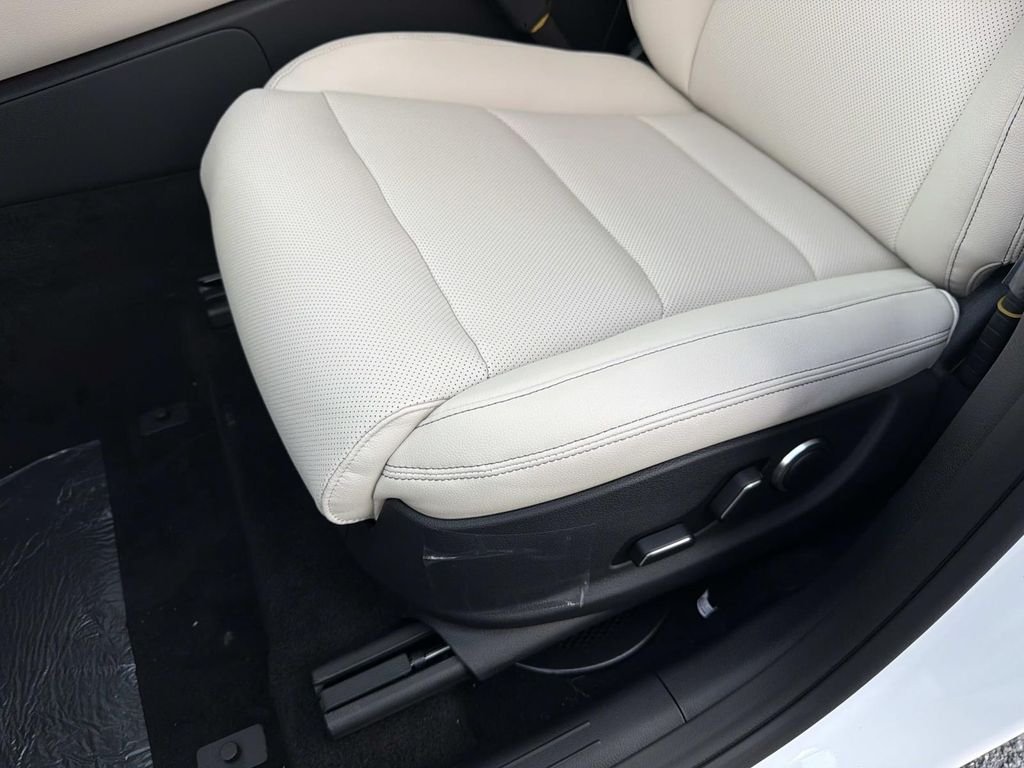 New 2026 White Genesis 2.5T Select image 19