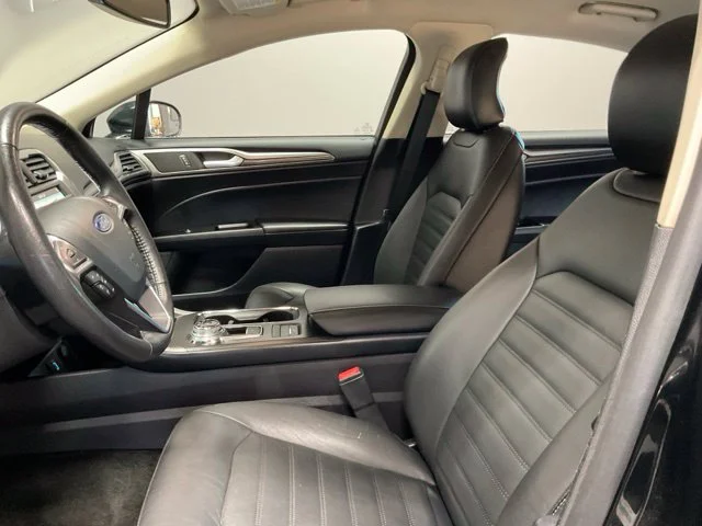 Used 2018 Black Ford SE Luxury image 16