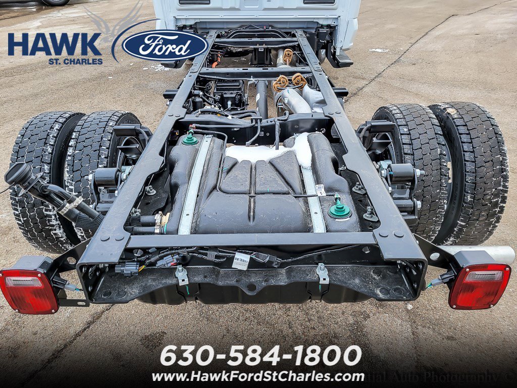 New 2026 Oxford White Ford F-450® XL image 14