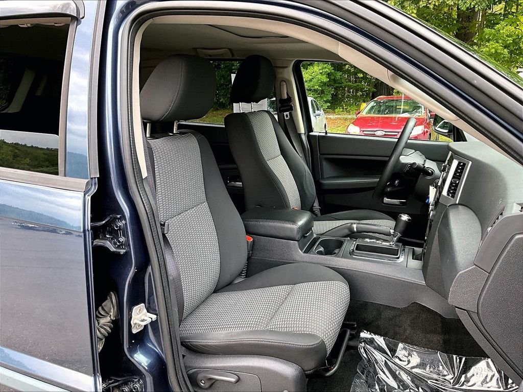 Used 2009 Modern Blue Pearlcoat Jeep Laredo image 11