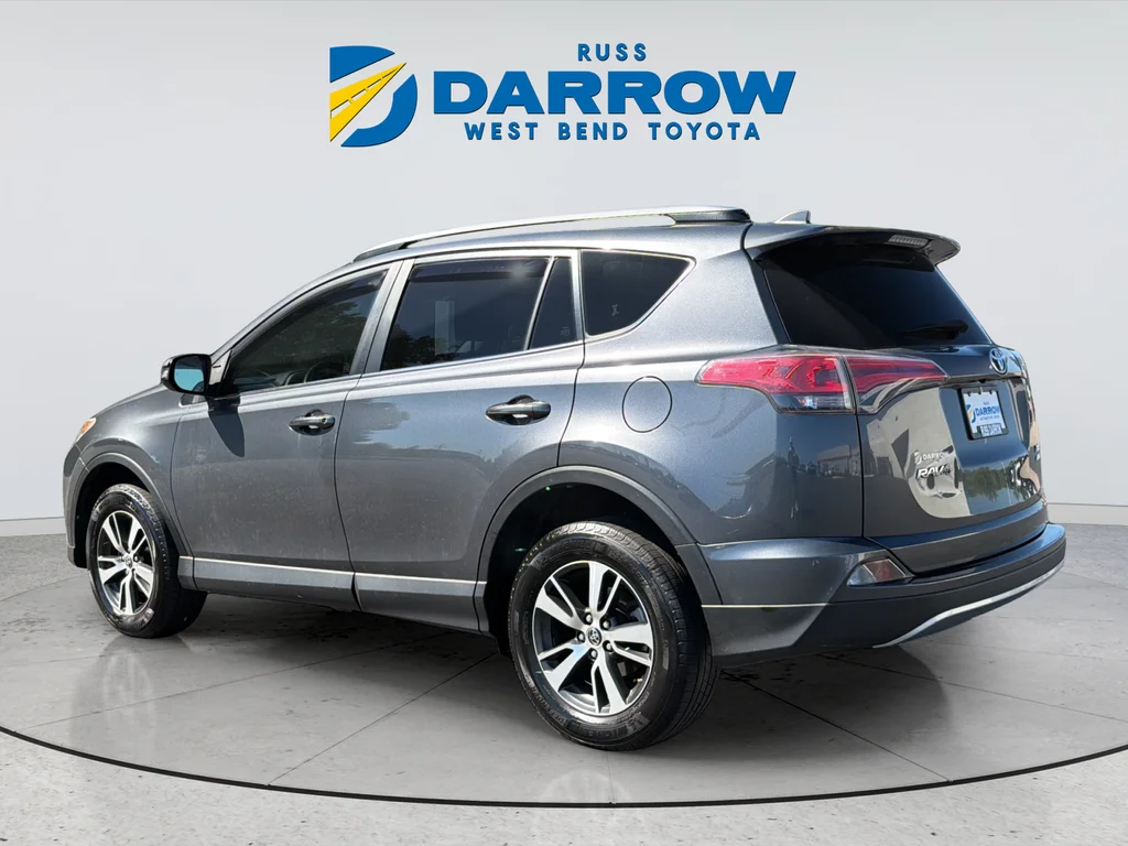 Used 2018 Gray Toyota XLE image 3