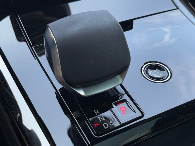 New 2026 Fuji White Land Rover Dynamic SE image 27