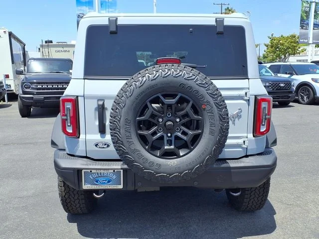 New 2026 Avalanche Gray Ford Badlands image 3