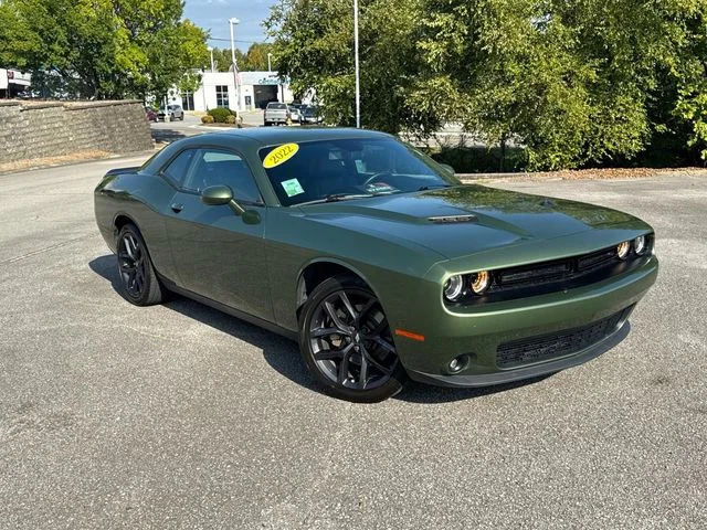 Used 2022 Green Dodge SXT image 2