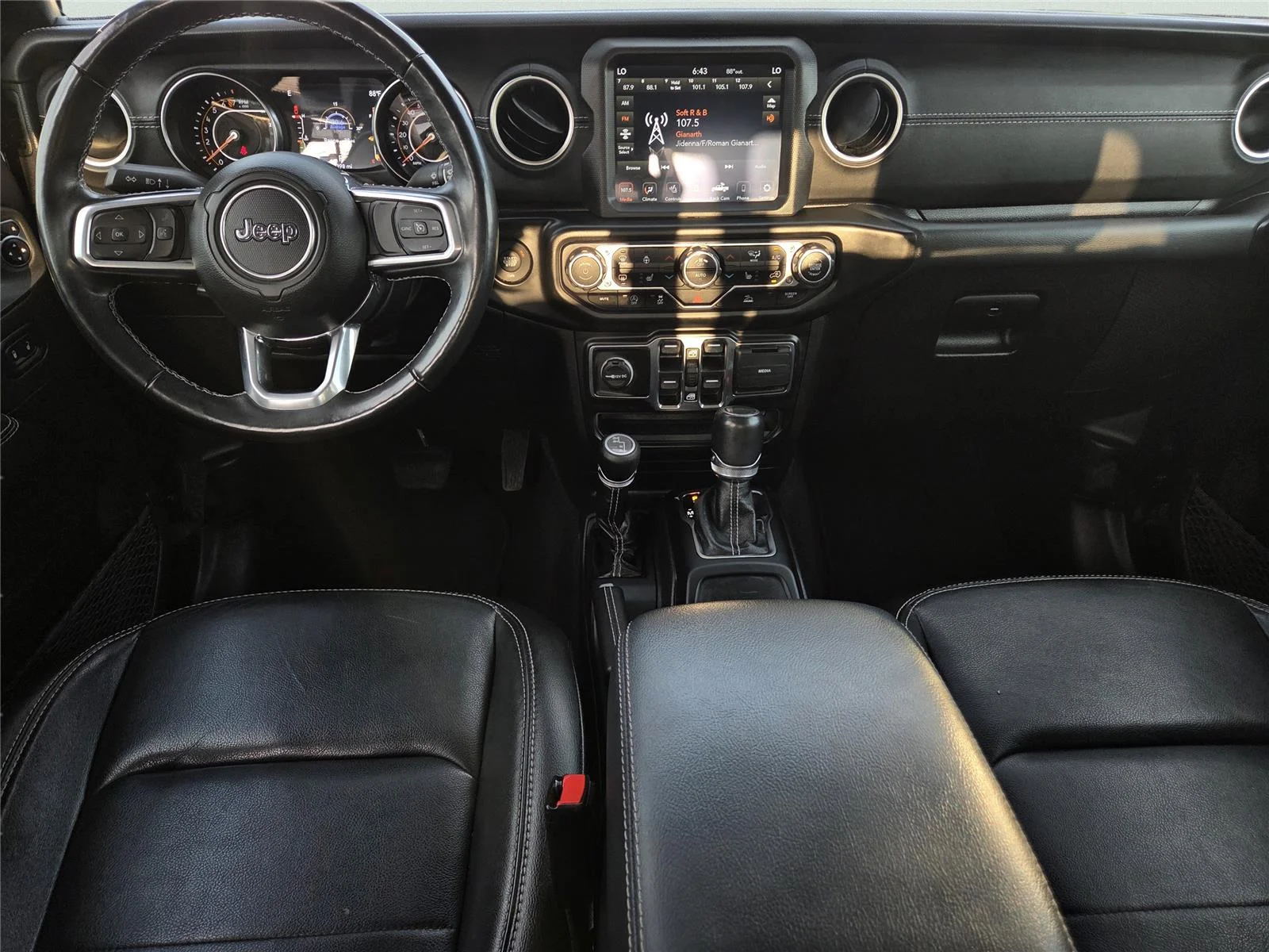 Used 2022 Black Clearcoat Jeep Overland image 9