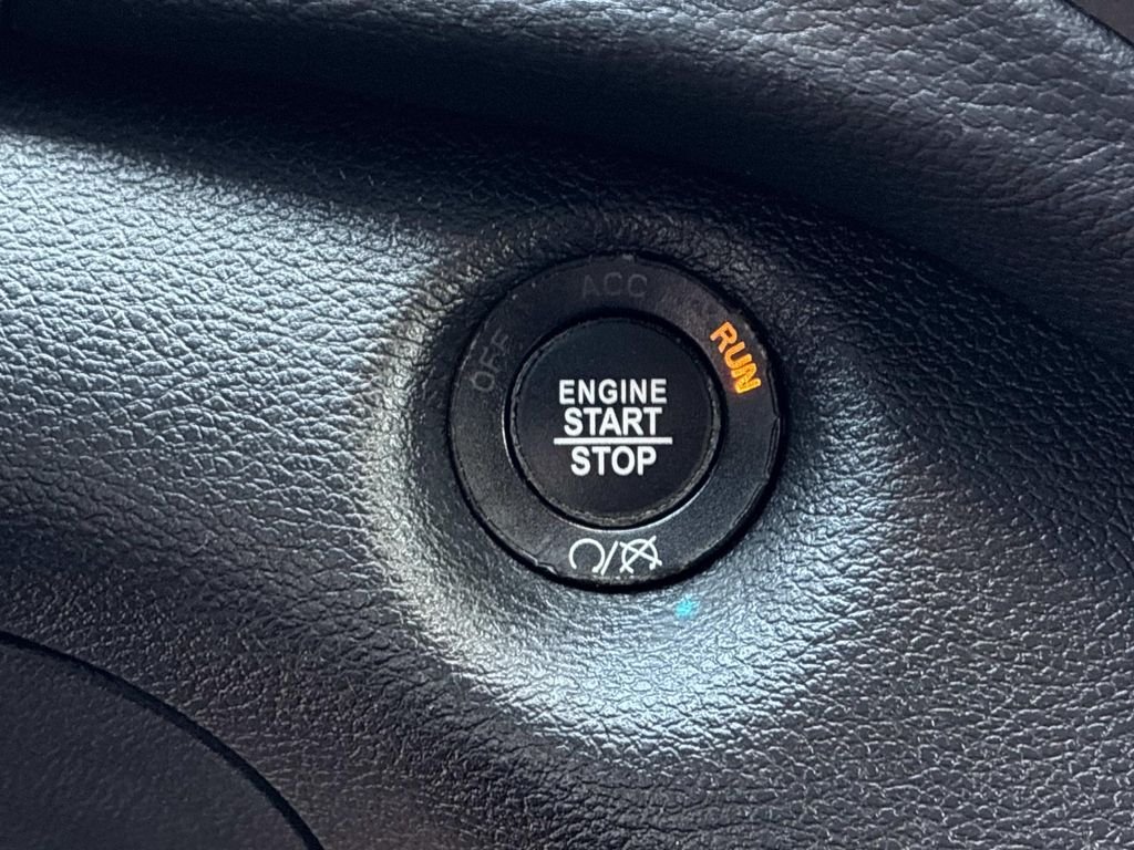 Used 2019 Black Jeep Latitude Plus image 27