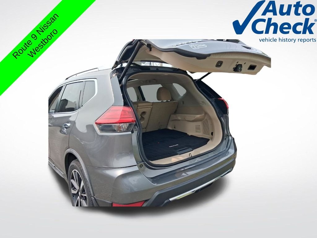 Used 2017 Gray Nissan SL image 10
