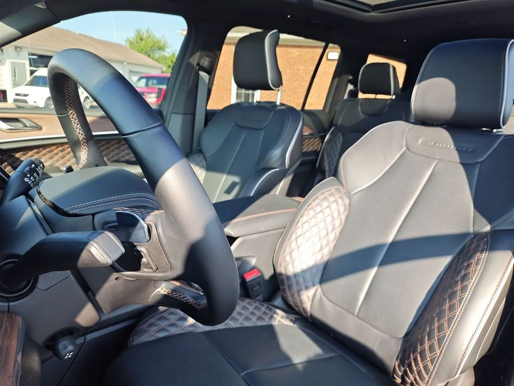 Used 2025 Gray Jeep Summit image 13