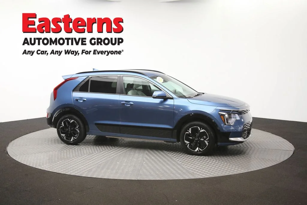 Used 2023 Blue Kia Wind image 45