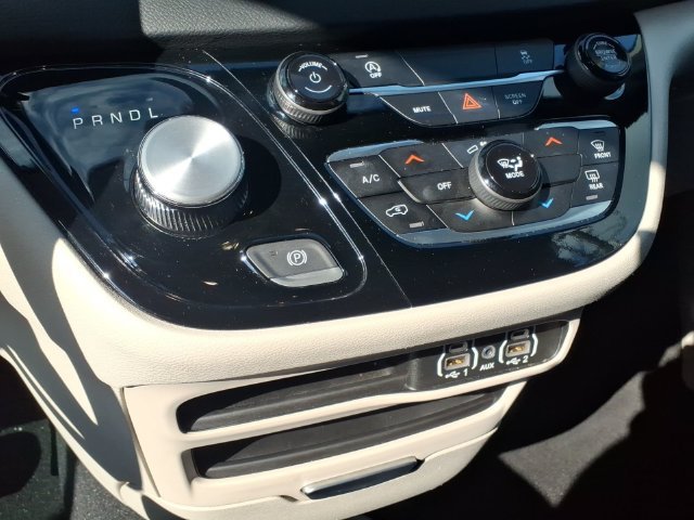 Used 2023 White Chrysler LX image 19