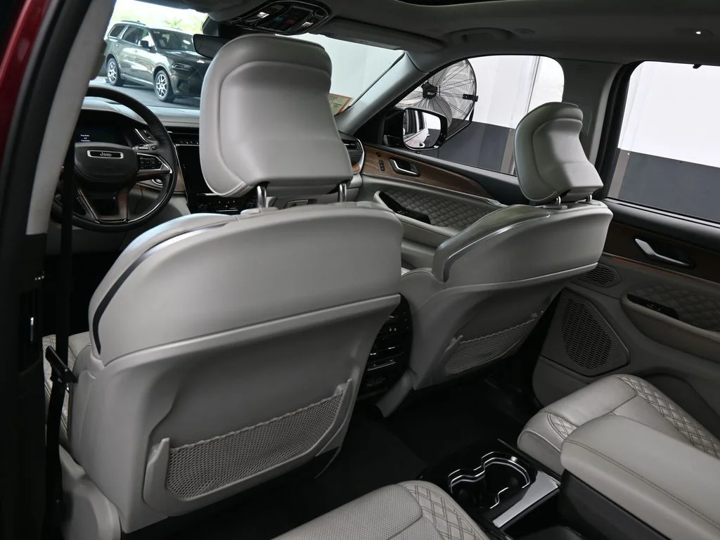 Used 2023 Velvet Red Pearlcoat Jeep Summit image 38