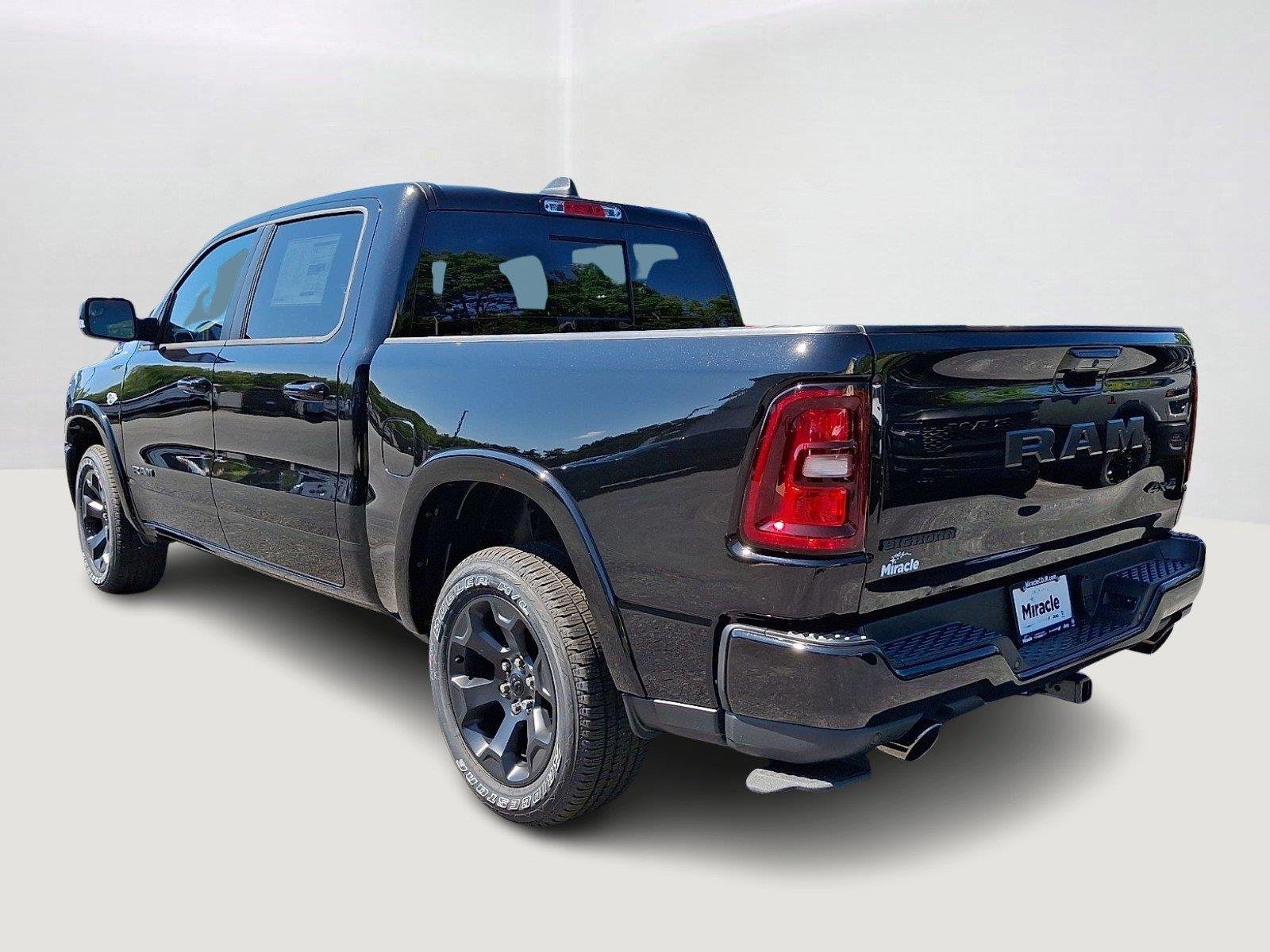 New 2026 Diamond Black Crystal Pearl-Coat Exterior Paint RAM Big Horn image 4