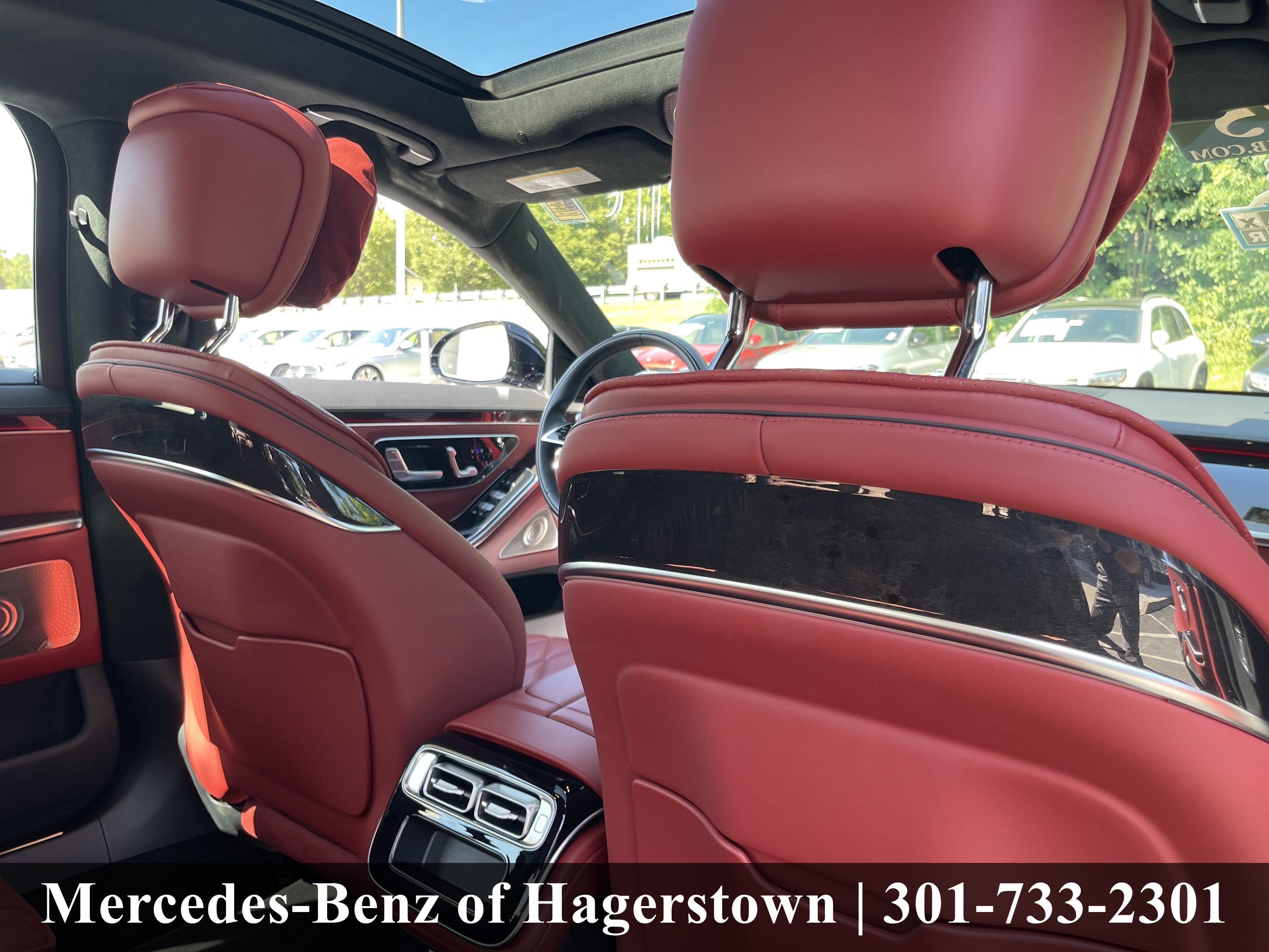 Certified Used 2025 Obsidian Black Metallic Mercedes-Benz S 580 4MATIC® Sedan image 29