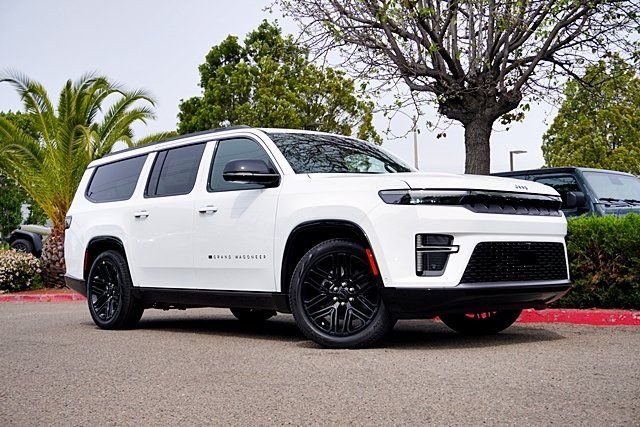 New 2026 Bright White Clear-Coat Exterior Paint Jeep Limited Reserve image 2