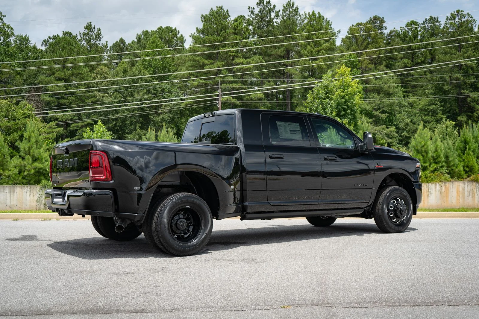 New 2026 Diamond Black Crystal Pearl-Coat Exterior Paint RAM Laramie image 18