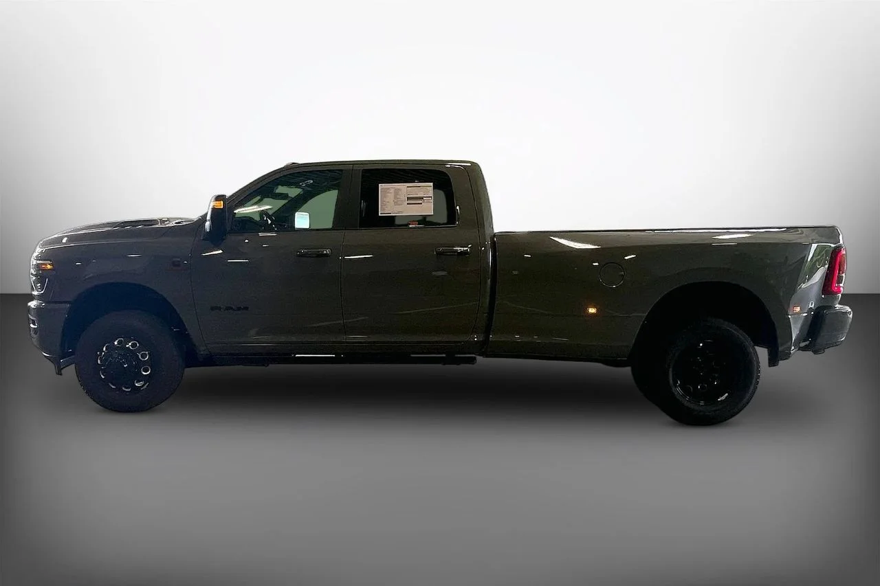 New 2026 Ceramic Gray Clear-Coat Exterior Paint RAM Laramie image 5