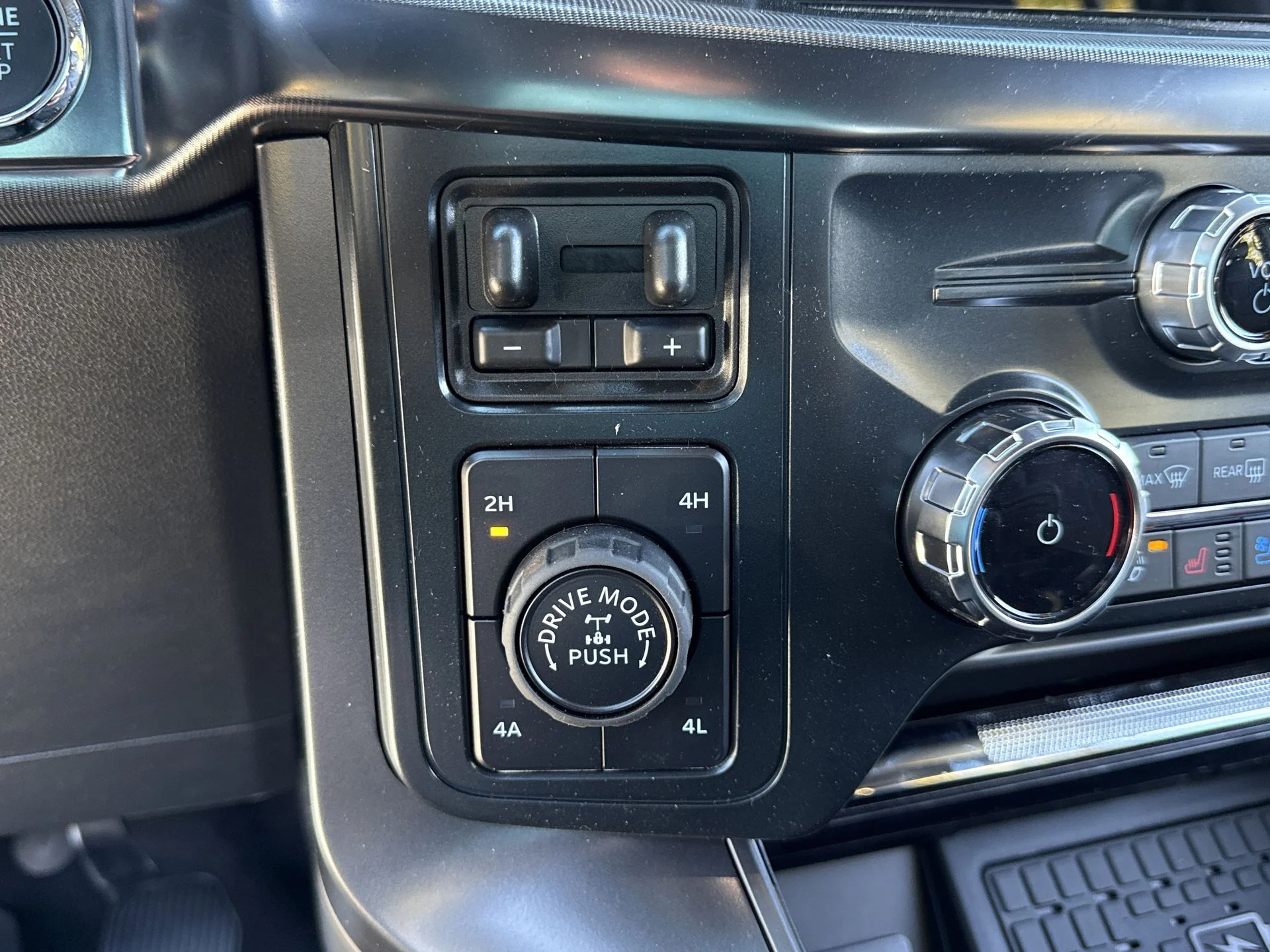 2025 Ford F-150 Lariat - Photo 7