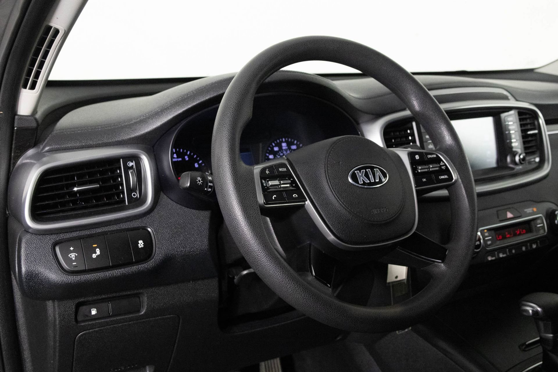 2019 KIA SORENTO - Image 30