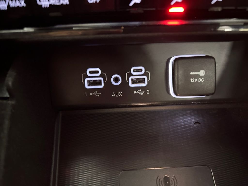 Used 2021 White Jeep Laredo image 29