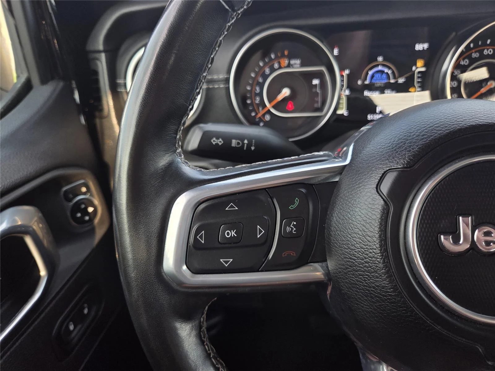 Used 2022 Black Clearcoat Jeep Overland image 24