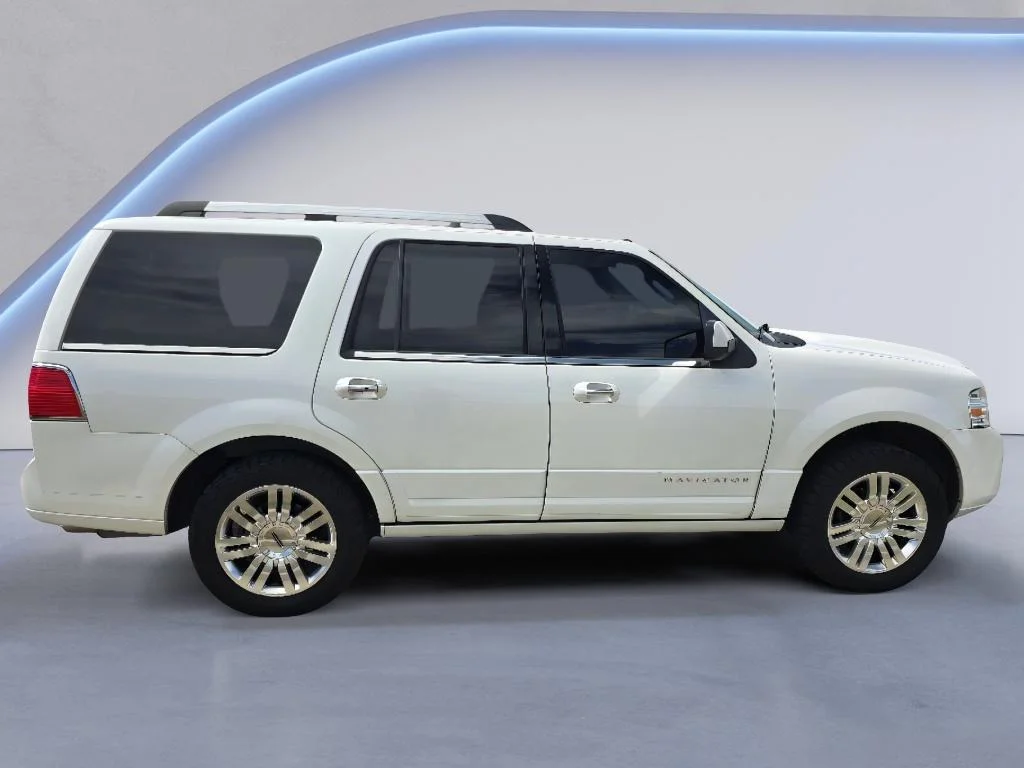 Used 2013 White Platinum Metallic Tri-Coat Lincoln  image 6