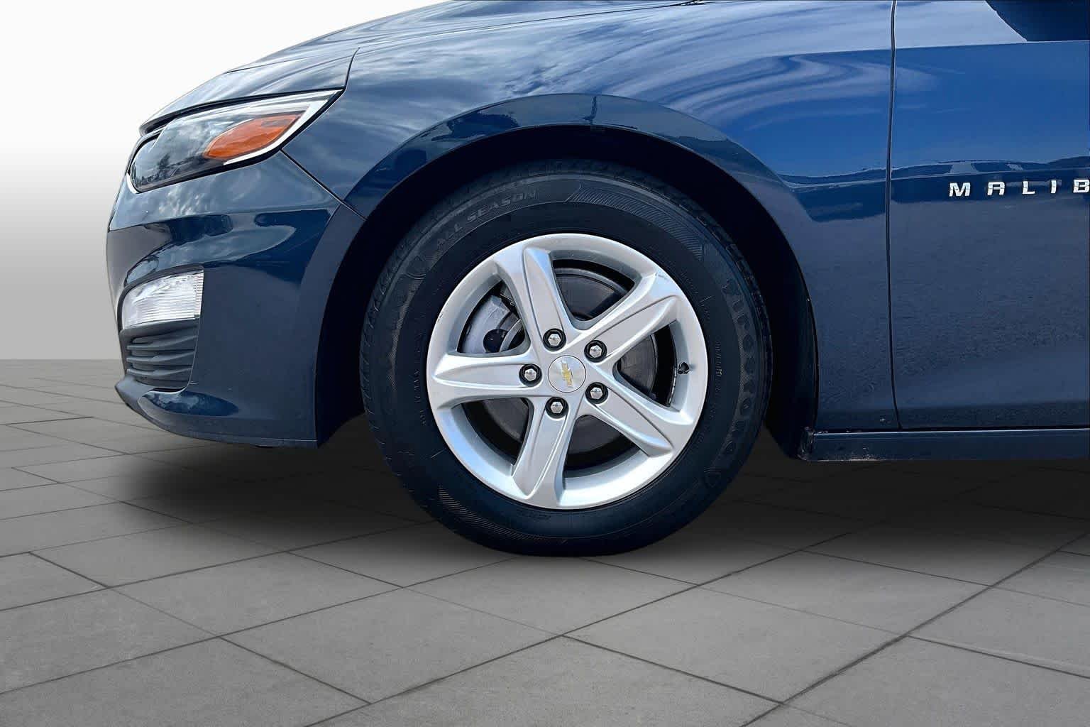 Used 2022 Northsky Blue Metallic Chevrolet LT image 11