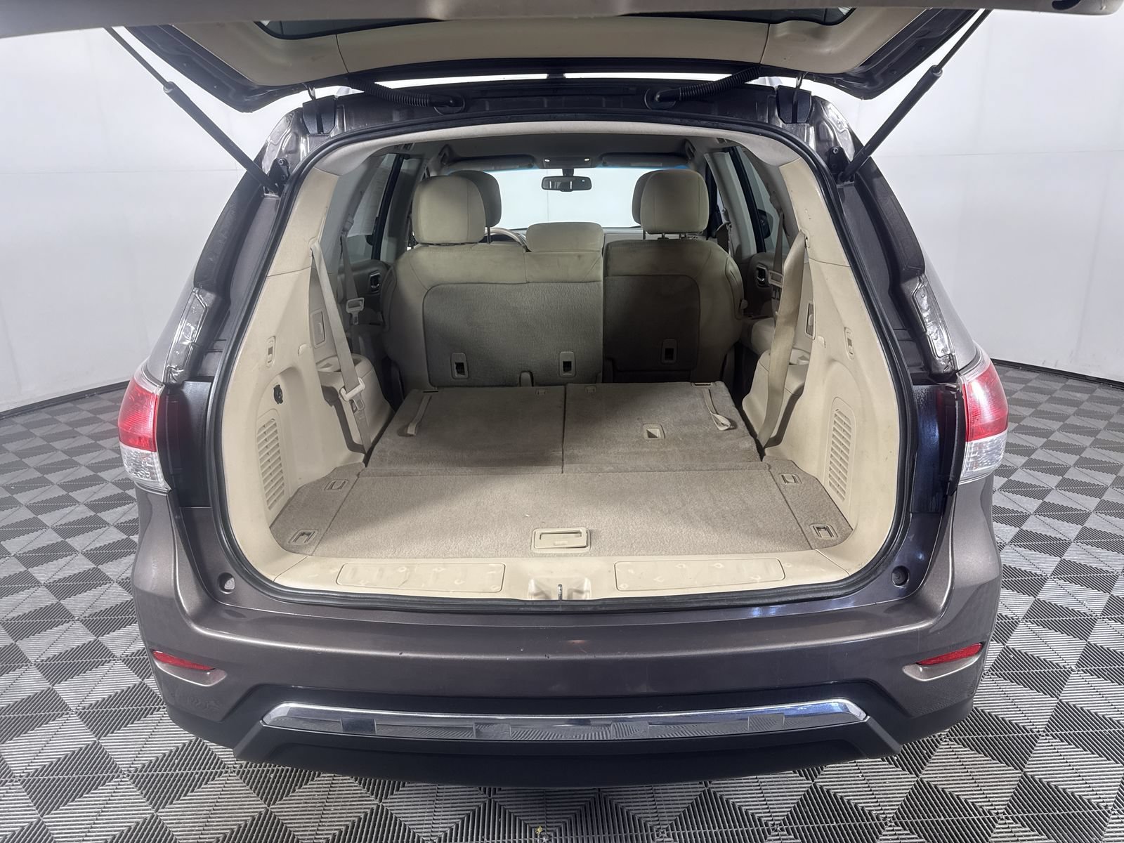 Used 2015 Java Metallic Nissan S image 22