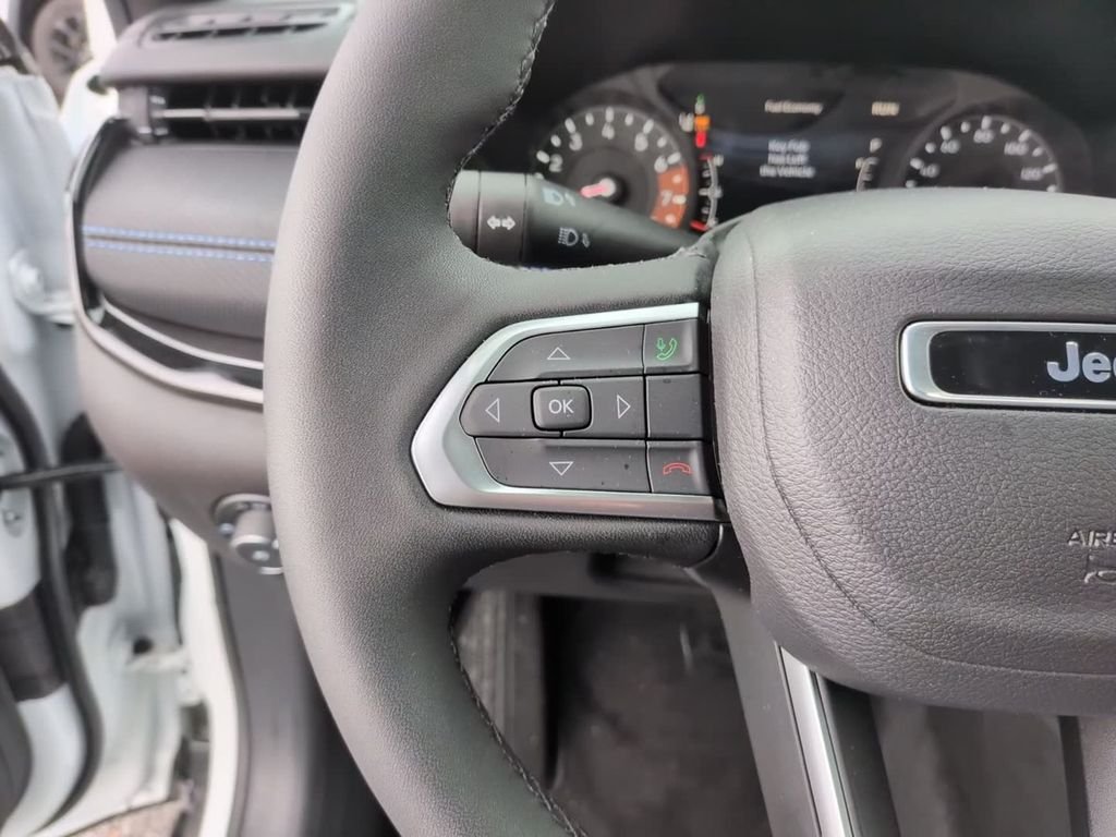 New 2026 White Jeep Latitude image 22