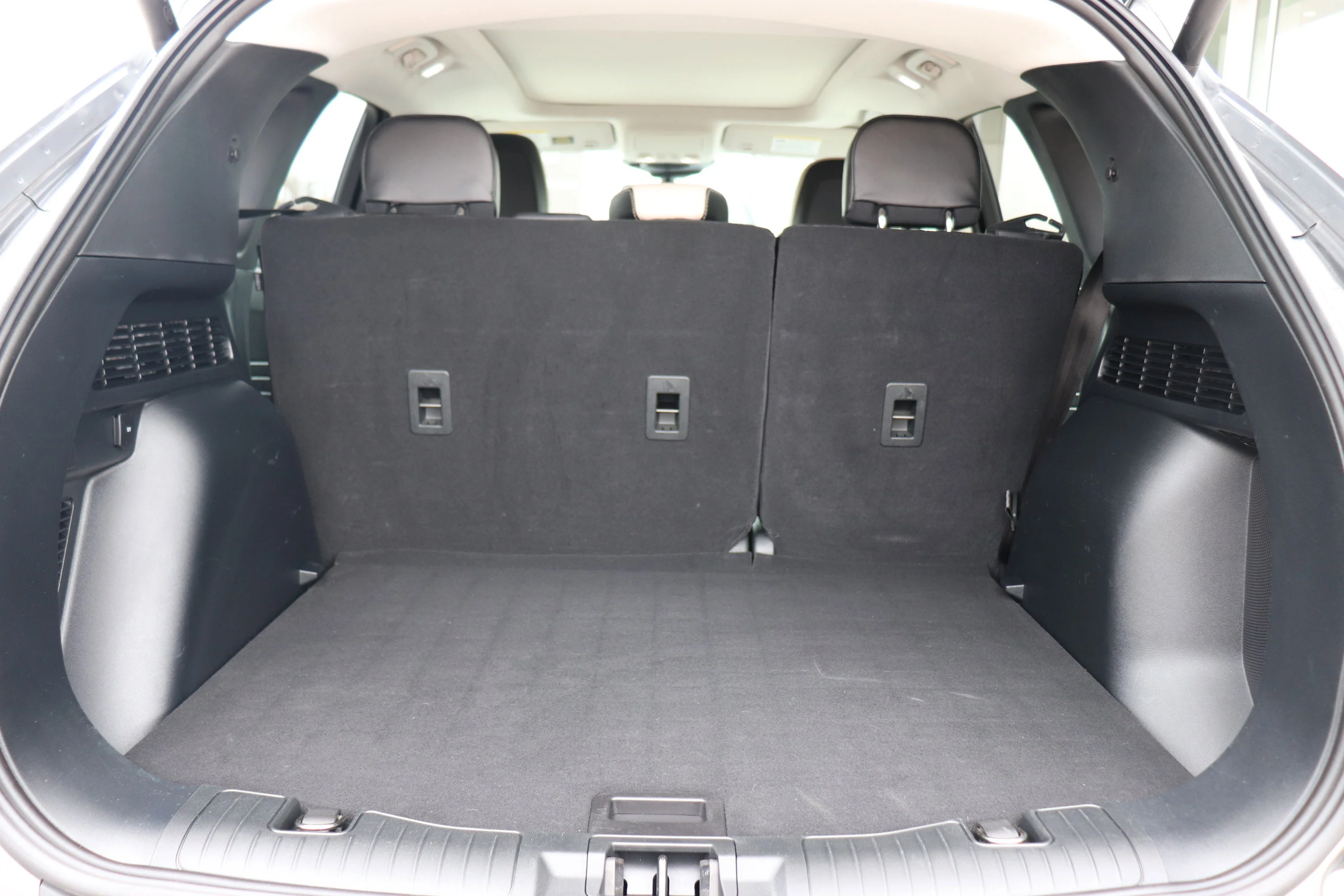 Certified Used 2022 Gray Ford SEL AWD image 6