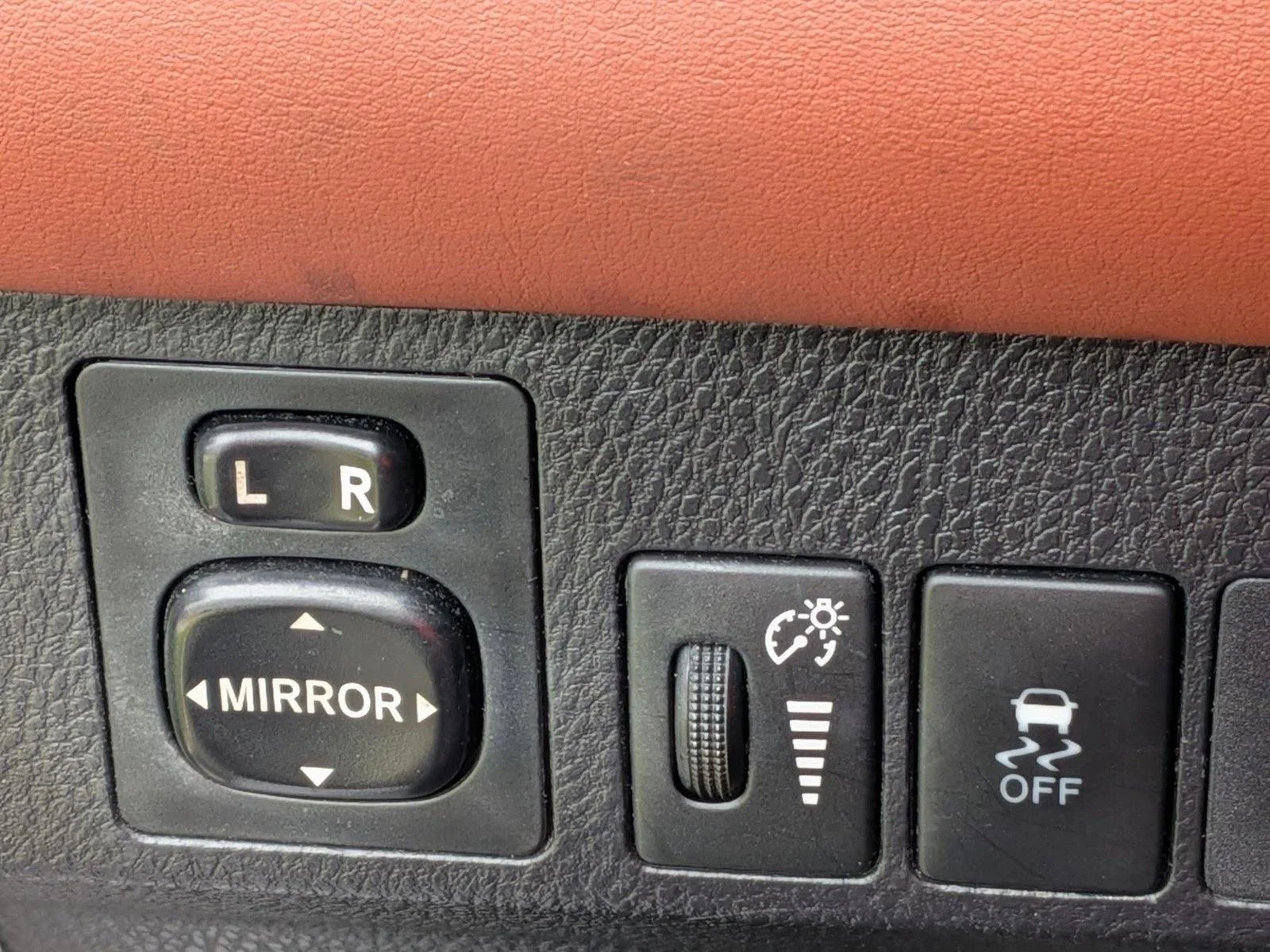 Used 2015 Magnetic Gray Metallic Toyota Limited image 8