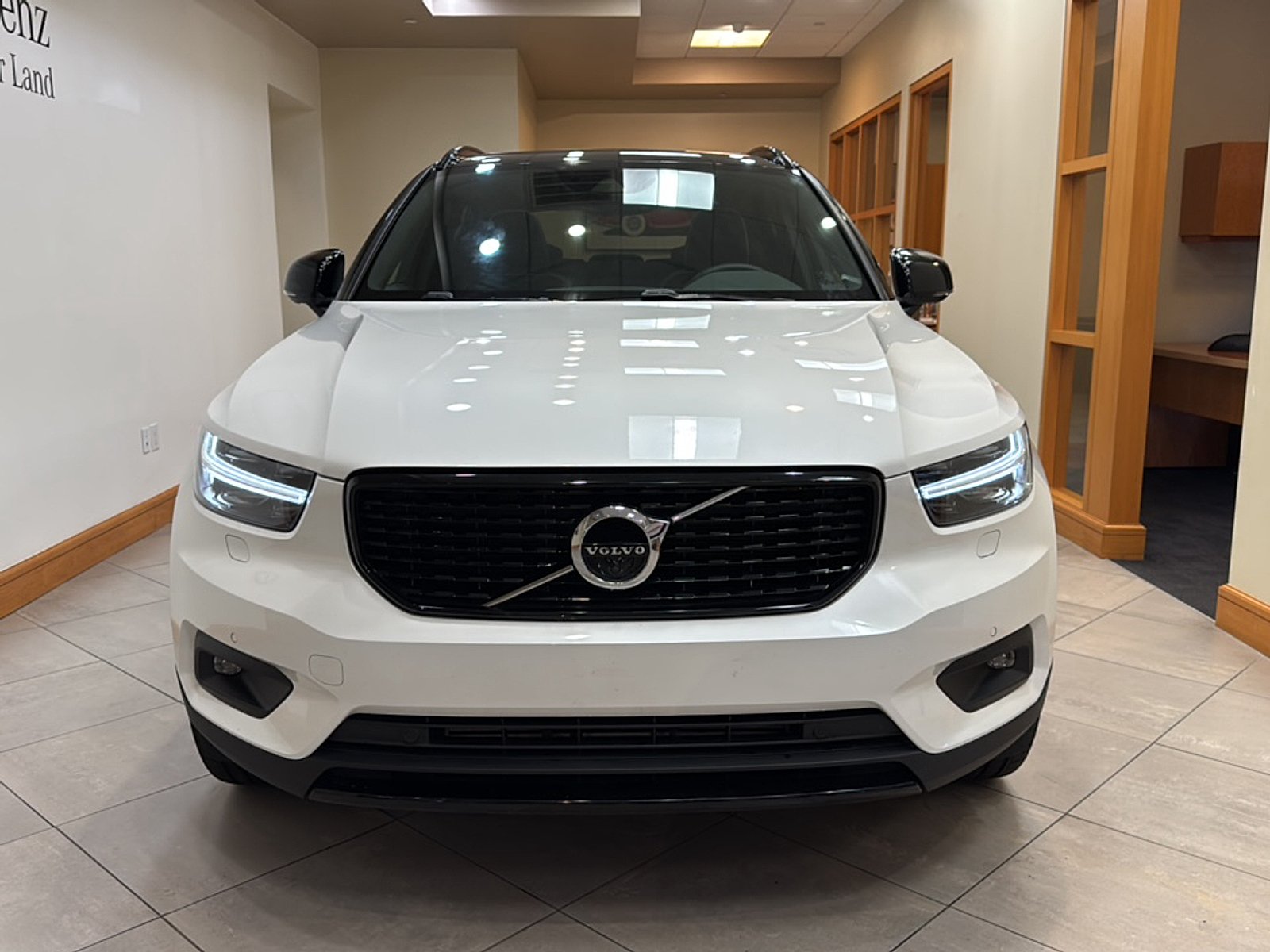Used 2022 White Volvo T5 R-Design image 2