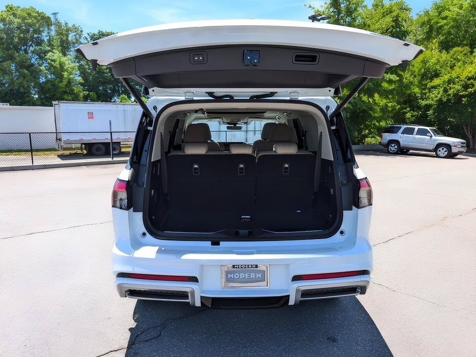 Used 2026 Radiant White INFINITI PURE image 23