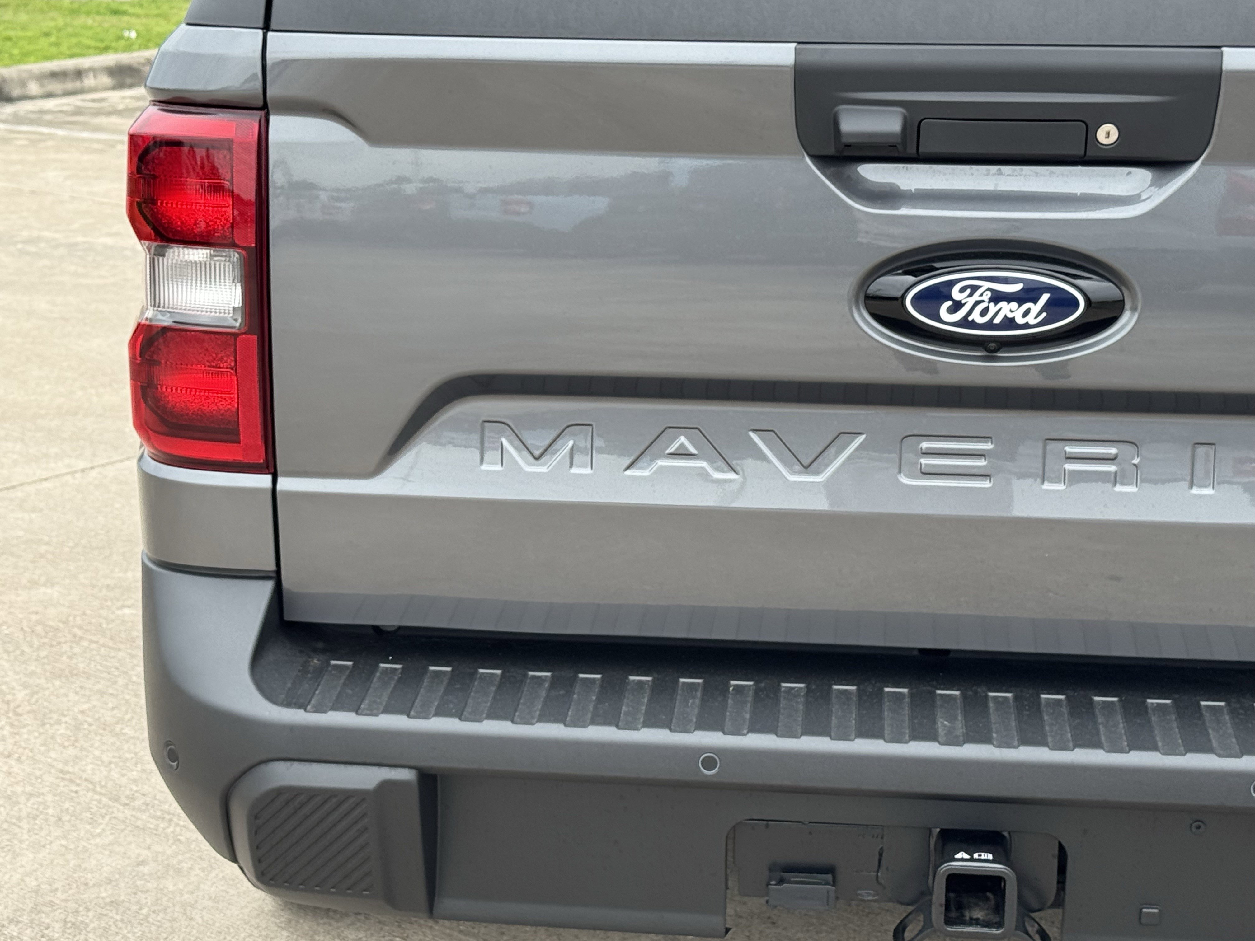 New 2026 Carbonized Gray Metallic Ford LARIAT image 10