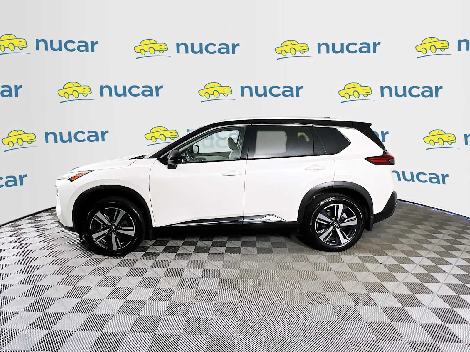 Used 2023 Pearl White Tricoat/Super Black Nissan SL image 4
