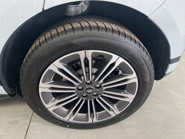 New 2026 Arroios Grey Land Rover Dynamic SE image 28