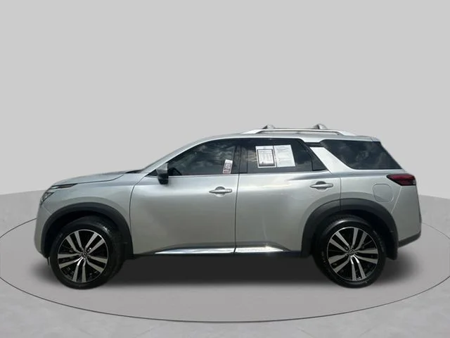 Used 2025 Silver Nissan Platinum image 9