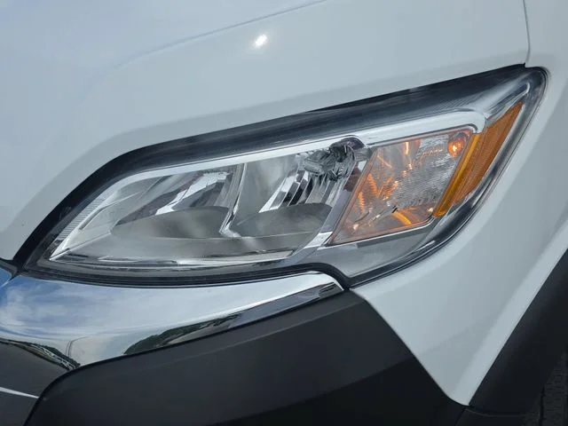 Used 2025 White Ram Base image 32