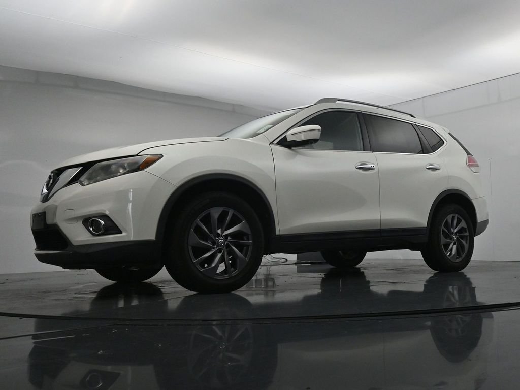 Used 2016 White Nissan SL image 35