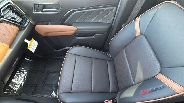 2026 GMC Canyon AT4 - Photo 12