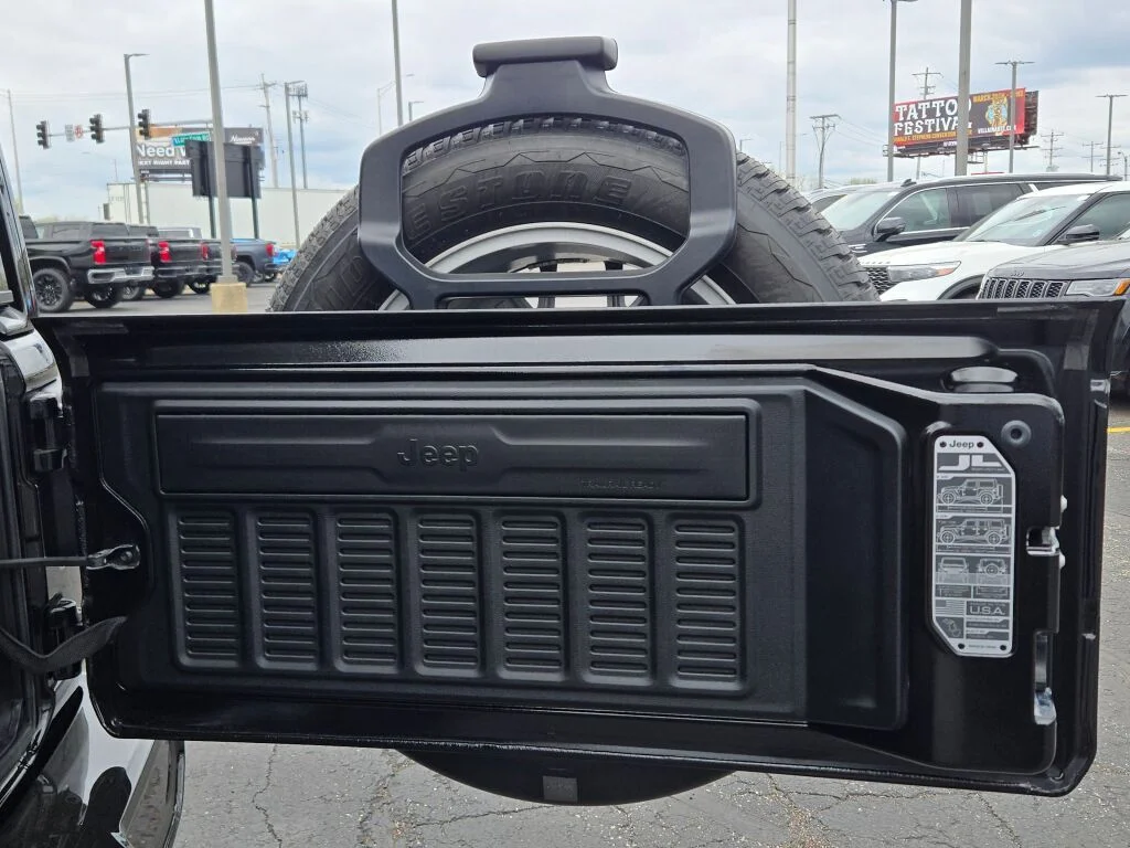Used 2023 Black Jeep Sahara 4xe image 18