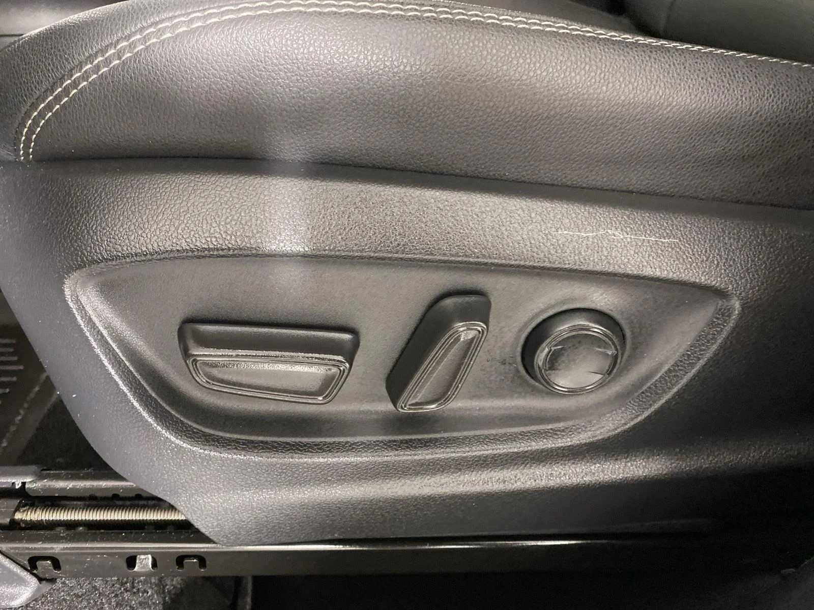 Used 2024 Wh Toyota XLE image 11