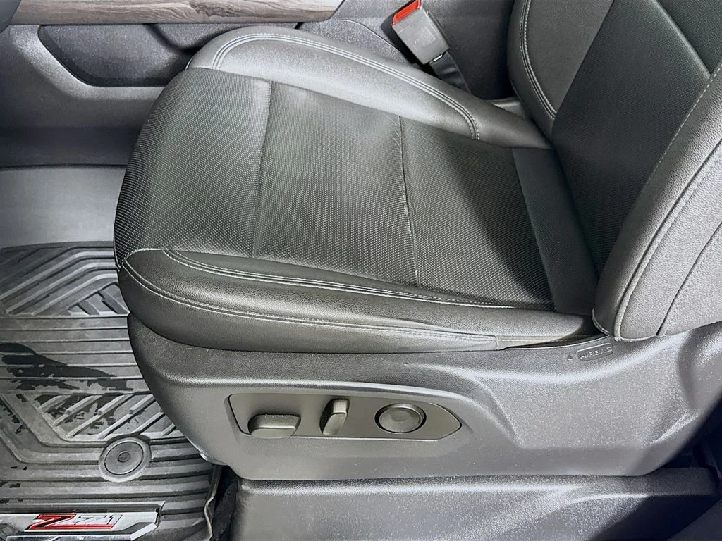 Used 2022 White Chevrolet LTZ image 20