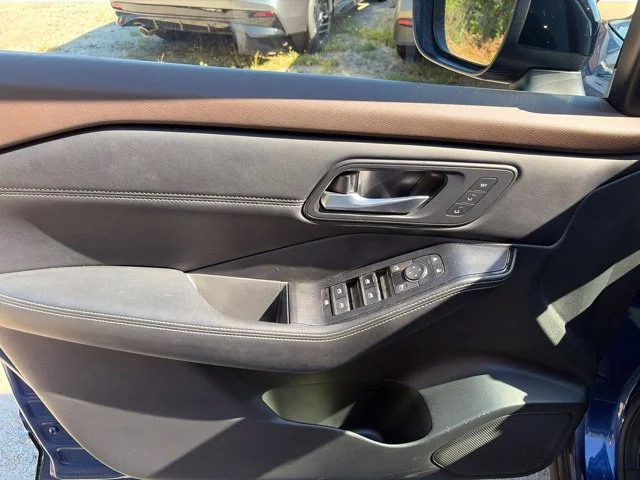 Used 2023 Blue Nissan SL image 30