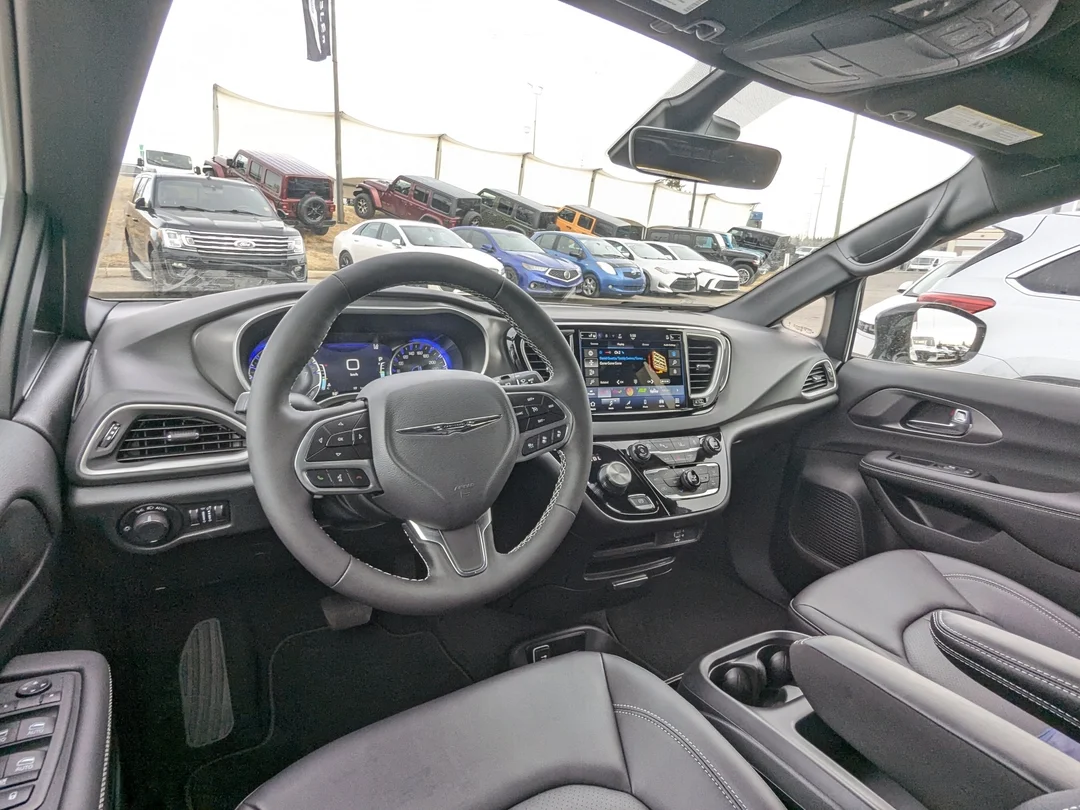 New 2026 White Chrysler SXT - - FWD - Power Liftgate - Power Sliding Doors - Leather & More! image 24