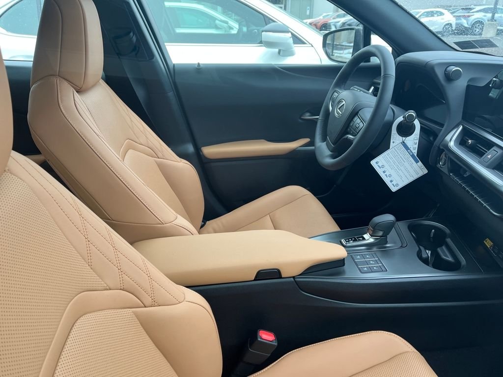 2025 Lexus UX 300h Premium - Photo 7
