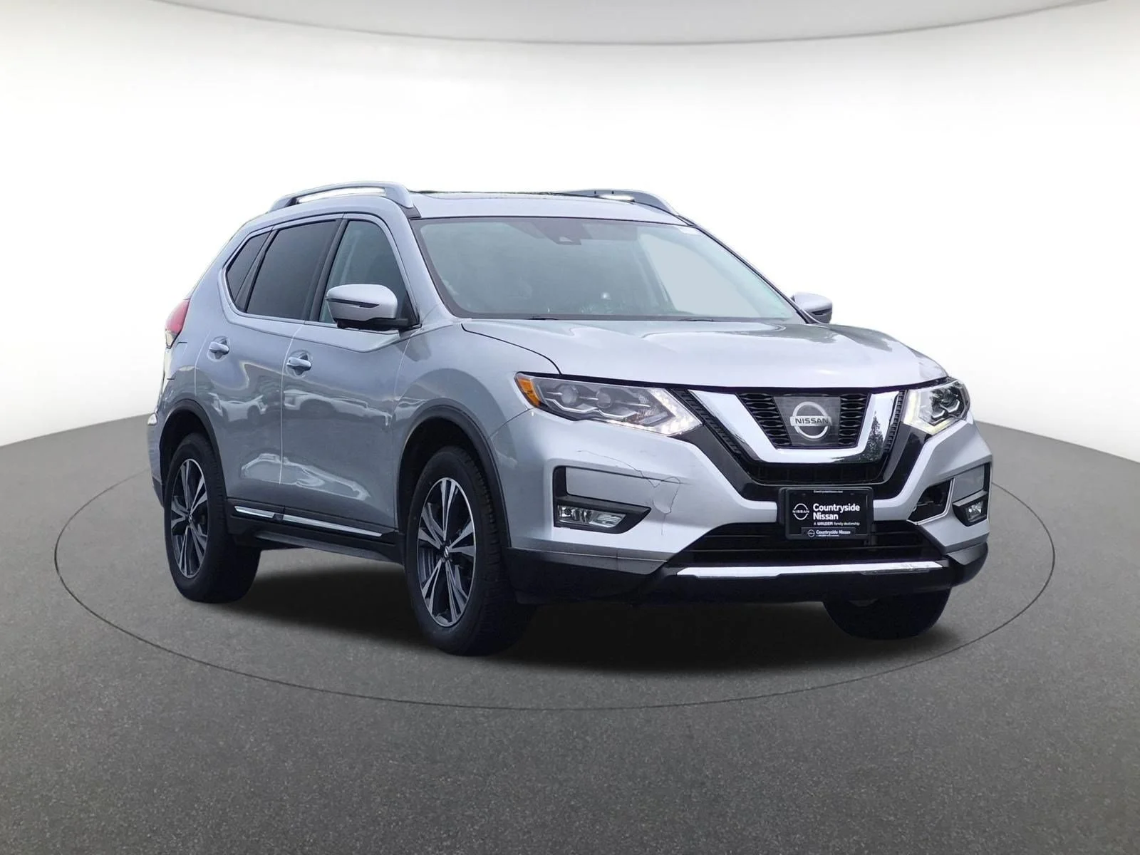 Used 2017 Brilliant Silver Nissan SL image 3