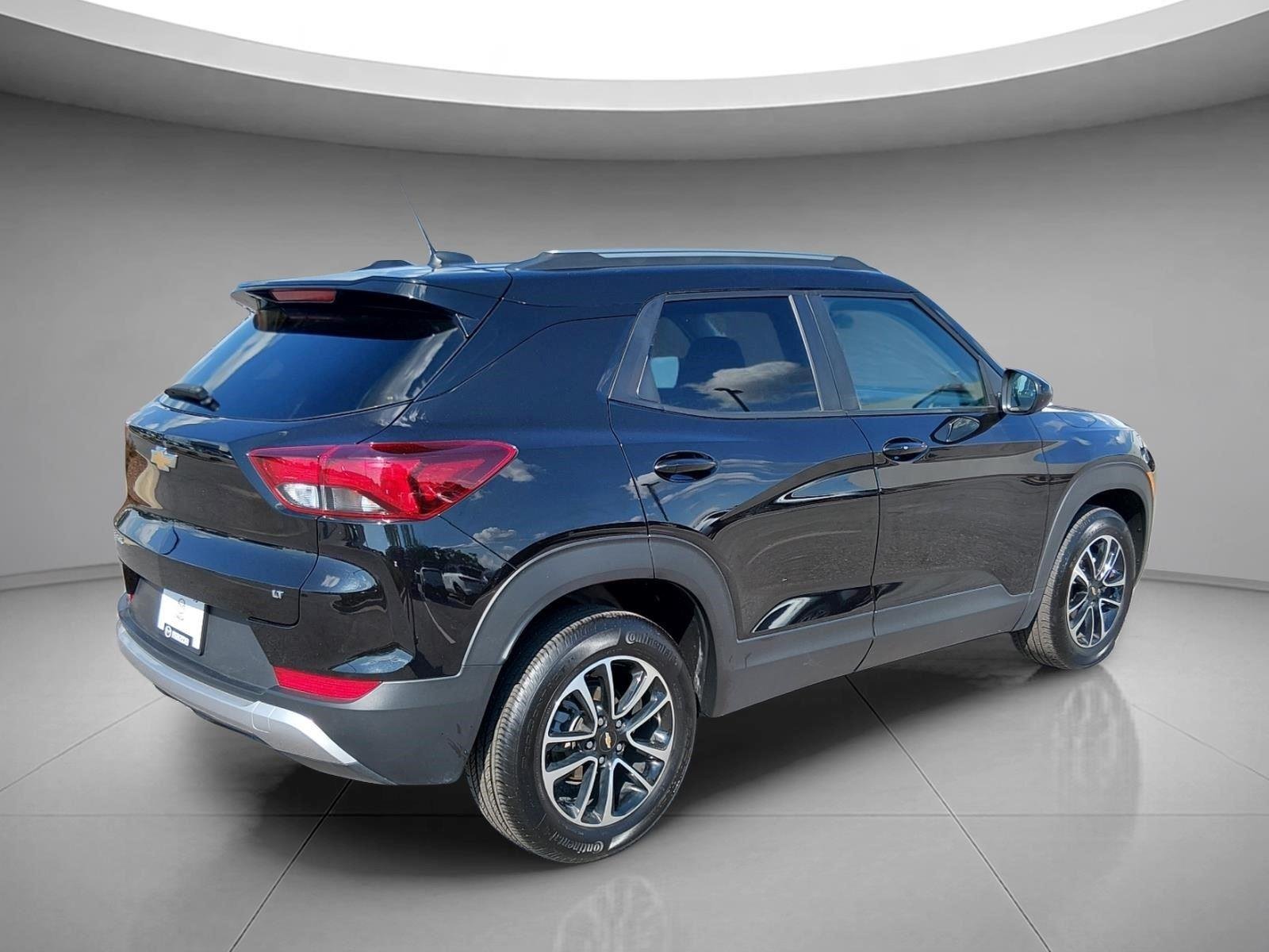Used 2025 Mosaic Black Metallic Chevrolet LT image 5