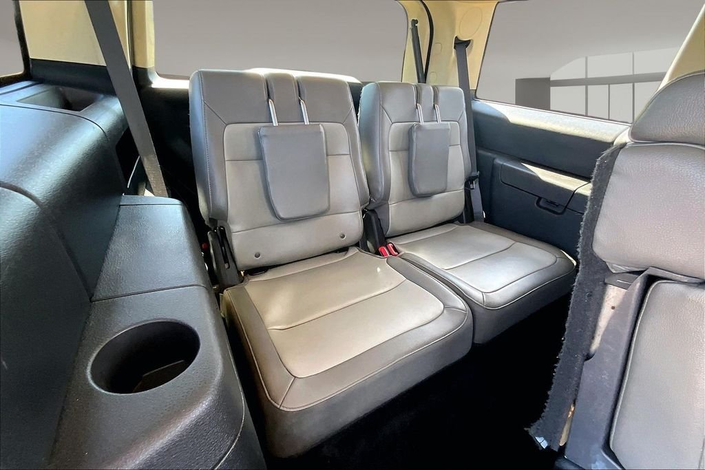 Used 2019 Silver Ford SEL image 29