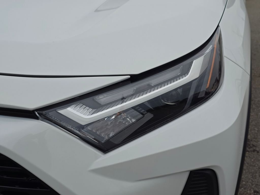 Used 2025 White Toyota LE image 14