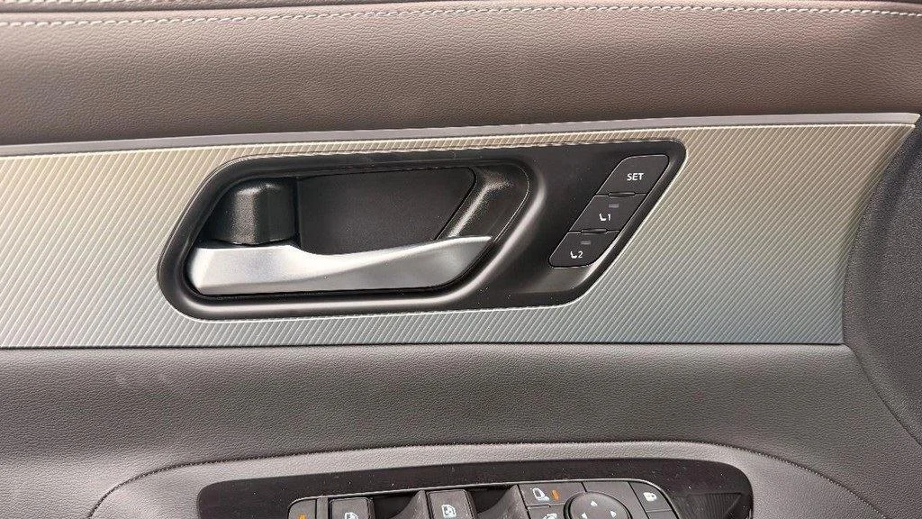 New 2026 Everest White Pearl Tricoat Nissan Platinum image 23